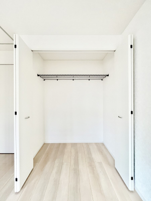 ���[�@�������Q�������`Closet�`�@�ǖʃN���[�[�b�g������΃^���X��u���K�v���Ȃ��A�o������̂Ȃ��X�b�L����Ԃ��ێ��ł��܂��B����ꂽ�X�y�[�X��L���Ɋ��p�ł������B�ߗނ��̕i�Ȃǂ����Ղ���[�o���܂��ˁ�