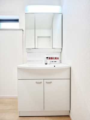 ���ʑ�E���ʏ��@�������P�������`Dressing Room�`  ����������F�����œ��ꂳ��Ă���ƁA�X�b�L���Ɛ�������ۂ������܂��B���̗��ɂ͂����Ղ�Ǝ��[�X�y�[�X��W�������I�����́A�V���v�����@�\�����d�����āB