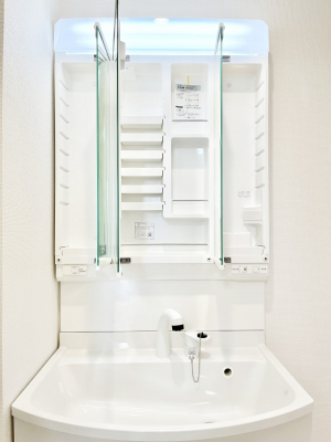 ���̑����ρ@�O�ʋ��̗��ɁA���ϕi��q���p�i�Ȃǂ����[�\�B���ʑ����������ƕۂ��܂��I