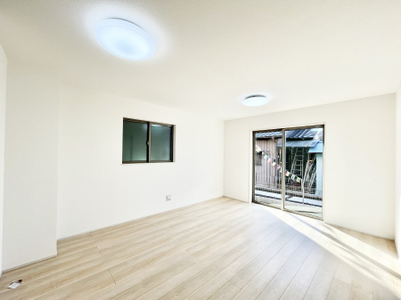 ���r���O�@�傫�ȑ����炽���Ղ�̗z���ƕ����������郊�r���O