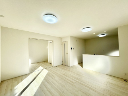 ���r���O�@���邢�z���������A�����̕��͋C�ɖ�������郊�r���O�E�_�C�j���O�B 