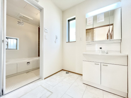 ���̑��@������D�������`Dressing Room�`�@�Â��Ȃ肪���Ȑ��ʏ�����������ƍ̌��Ɗ��C���\�Ȃ̂ŋC�����悭���g�������܂��B�O�ʋ��^�C�v�̐��ʑ�͋������[�ŎU�炩�肪���Ȑ��ʏ����X�b�L����