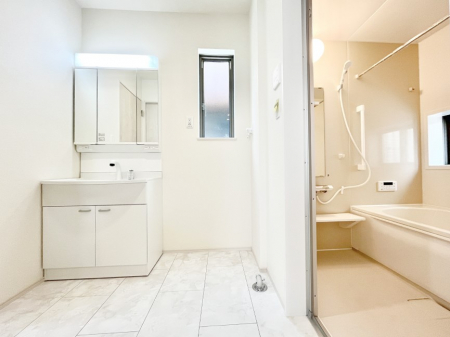 ���̑��@�����`Dressing Room�`�@�Â��Ȃ肪���Ȑ��ʏ�����������ƍ̌��Ɗ��C���\�Ȃ̂ŋC�����悭���g�������܂��B�O�ʋ��^�C�v�̐��ʑ�͋������[�ŎU�炩�肪���Ȑ��ʏ����X�b�L����