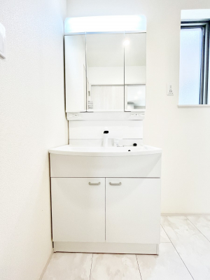 ���ʑ�E���ʏ��@�����`Dressing Room�`  ����������F�����œ��ꂳ��Ă���ƁA�X�b�L���Ɛ�������ۂ������܂��B  ���̗��ɂ͂����Ղ�Ǝ��[�X�y�[�X��W�������I  �����́A�V���v�����@�\�����d�����āB