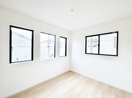 �Q���@�����`Bed Room�`�@2�ʍ̌����m�ۂ������邢�����́A���ʂ����ǂ��A��ϋ��S�n�̗ǂ���ԂƂȂ��Ă���܂��B�u�₩�ȕ��������ċN���钩�́A���K�����̎n�܂�ɁI���������ʕ����ƂĂ��ǂ��Z�܂���