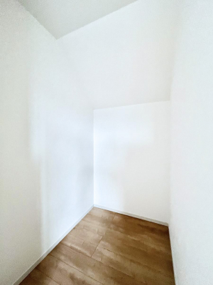 ���̑��@�����`Walk-in Closet�`�@�K�v�Ȃ��̂�R�[�f�B�l�[�g���ꗗ���Ċm�F�ł��A�g�x�x�⏀�����Z���ԂōςރE�H�[�N�C���N���[�[�b�g��ݒu���܂����B�Ƃ̒�����������Ƃ�����֗��Ȏ��[�X�y�[�X�ł��B