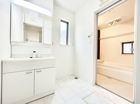 ���̑��@�����`Dressing Room�`�@�Â��Ȃ肪���Ȑ��ʏ�����������ƍ̌��Ɗ��C���\�Ȃ̂ŋC�����悭���g�������܂��B�O�ʋ��^�C�v�̐��ʑ�͋������[�ŎU�炩�肪���Ȑ��ʏ����X�b�L����