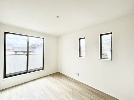 �Q���@�����`Bed Room�`�@2�ʍ̌����m�ۂ������邢�����́A���ʂ����ǂ��A��ϋ��S�n�̗ǂ���ԂƂȂ��Ă���܂��B�u�₩�ȕ��������ċN���钩�́A���K�����̎n�܂�ɁI���������ʕ����ƂĂ��ǂ��Z�܂���