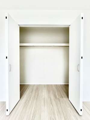 ���[�@�����`Closet�`�@�ǖʃN���[�[�b�g������΃^���X��u���K�v���Ȃ��A�o������̂Ȃ��X�b�L����Ԃ��ێ��ł��܂��B����ꂽ�X�y�[�X��L���Ɋ��p�ł������B�G�߂̈ߗނ��̕i�Ȃǂ����Ղ���[�o���܂��ˁ�