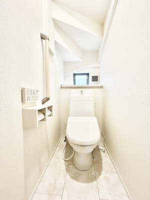 �g�C���@�����`Toilet�`�@�Y��E�X�b�L���E���K�ȃE�H�V�����b�g�t�g�C���ł��낰���Ԃł��B1�A2�K���Ƀg�C���X�y�[�X�I�̌������薾�邭�A���K��ԂƂȂ��Ă���܂��������g���ꏊ�����炱���̔z���ł��I