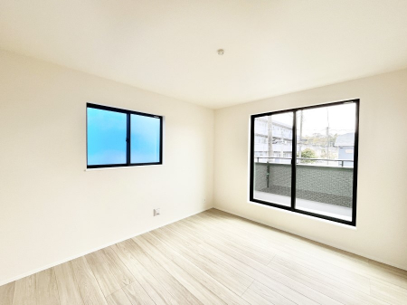 ���̑����ρ@�����`Bed Room�`�@2�ʍ̌����m�ۂ������邢�����́A���ʂ����ǂ��A��ϋ��S�n�̗ǂ���ԂƂȂ��Ă���܂��B�u�₩�ȕ��������ċN���钩�́A���K�����̎n�܂�ɁI���������ʕ����ƂĂ��ǂ��Z�܂���