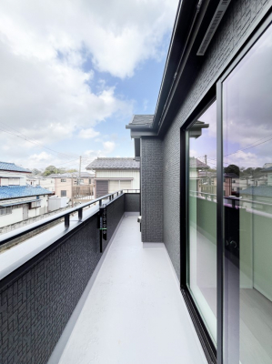 �o���R�j�[�@�����`Balcony�`  �o���R�j�[�͉������z���������݁A���z�c����󕨂��C�����悭�������Ƃ��ł��܂��B  �g���₷���J���I�ȃo���R�j�[�ł����z�����������Ղ�~�蒍���A�o���R�j�[�t���Z�܂��B  