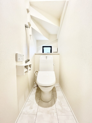 �g�C���@�����`Toilet�`�@�Y��E�X�b�L���E���K�ȃE�H�V�����b�g�t�g�C���ł��낰���Ԃł��B1�A2�K���Ƀg�C���X�y�[�X�I�̌������薾�邭�A���K��ԂƂȂ��Ă���܂��������g���ꏊ�����炱���̔z���ł��I