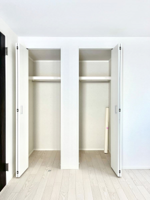 ���[�@�������R�������`Closet�`�@�ǖʃN���[�[�b�g������΃^���X��u���K�v���Ȃ��A�o������̂Ȃ��X�b�L����Ԃ��ێ��ł��܂��B����ꂽ�X�y�[�X��L���Ɋ��p�ł������B�ߗނ��̕i�Ȃǂ����Ղ���[�o���܂��ˁ�