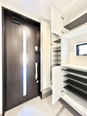 ���̑����ρ@�ݔ����R�����������Ղ���[�ł���V���[�Y�{�b�N�X�ŉƑ��S���̌C���A���ւ�������B  