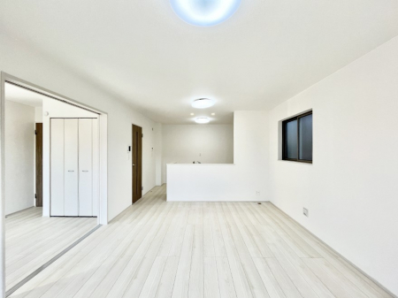 ���r���O�@���邢�z���������A�����̕��͋C�ɖ�������郊�r���O�E�_�C�j���O�B �@