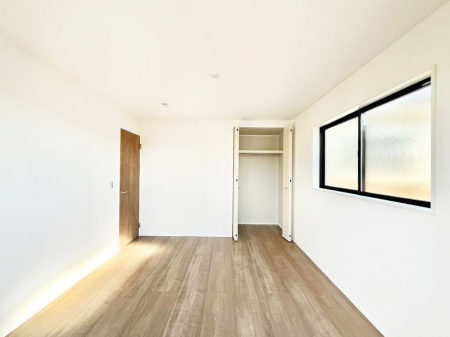 ���̑����ρ@�����`Bed Room�`�S�����ɂ͎��[�N���[�[�b�g�������I���i�g���̂��m���⏬���͂������A�G�ߕ��̂��m���Ȃǂ���������Ɛ������ڂ����܂������܂��B  ������Ԃ��L���g�p�ł��܂��ˁB