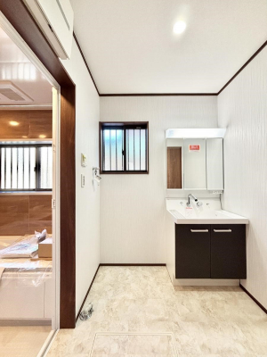 ���̑��@�����`Dressing Room�`�@�Â��Ȃ肪���Ȑ��ʏ�����������ƍ̌��Ɗ��C���\�Ȃ̂ŋC�����悭���g�������܂��B�O�ʋ��^�C�v�̐��ʑ�͋������[�ŎU�炩�肪���Ȑ��ʏ����X�b�L����