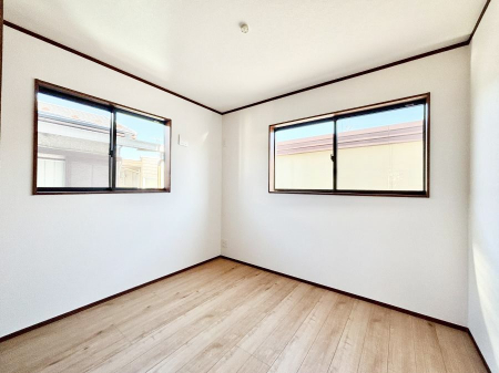 �Q���@�����`Bed Room�`�@2�ʍ̌����m�ۂ������邢�����́A���ʂ����ǂ��A��ϋ��S�n�̗ǂ���ԂƂȂ��Ă���܂��B�u�₩�ȕ��������ċN���钩�́A���K�����̎n�܂�ɁI���������ʕ����ƂĂ��ǂ��Z�܂���