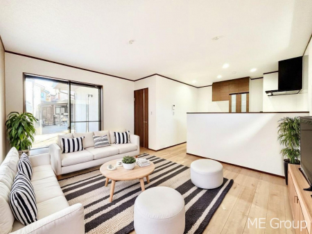 ���r���O�@�����`Living�`�@�O���̗��Ȃ��V���v���ł�������LDK�B�傫�ȑ�������������������ނ̂Ŏ��������邭�A�Ƒ��̌e���̏�Ƃ��ăs�b�^���ł��B�J�����Ɠ�������̗ǂ��𐥔񂲗����������I�@���Ƌ��CG�ł�