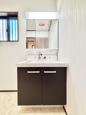 ���ʑ�E���ʏ��@�����`Dressing Room�`  ����������F�����œ��ꂳ��Ă���ƁA�X�b�L���Ɛ�������ۂ������܂��B  ���̗��ɂ͂����Ղ�Ǝ��[�X�y�[�X��W�������I  �����́A�V���v�����@�\�����d�����āB