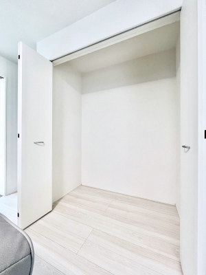 ���̑����ρ@���r���O���[�B�����Ɏ��[������ƕ����W�܂�LDK���X�b�L���Еt�������ł��ˁB  