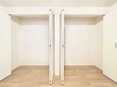 ���[�@�m���̃N���[�[�b�g�B���s��������̂Ō���̈ߗނ�����������܂�܂��B