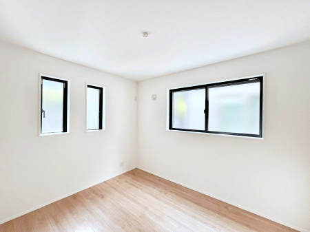 ���̑����ρ@�����`Bed Room�`�@2�ʍ̌����m�ۂ������邢�����́A���ʂ����ǂ��A��ϋ��S�n�̗ǂ���ԂƂȂ��Ă���܂��B�u�₩�ȕ��������ċN���钩�́A���K�����̎n�܂�ɁI���������ʕ����ƂĂ��ǂ��Z�܂���