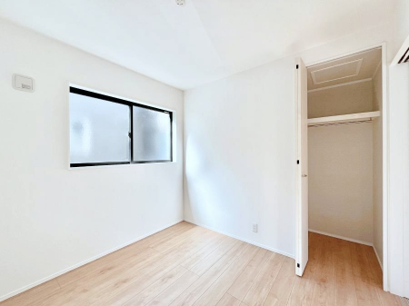 ���̑����ρ@�����`Bed Room�`�@�������������̂��ˌ��Ẵ����b�g�ł��B���Ƒ������������ƂŎ苷�Ɋ����Ă����Z�܂����ˌ��Ăł͊e�����v���C�o�V�[��ۂ��Ƃ��ł��܂��B�Z�܂��ɂ�Ƃ肪���܂�S�������b�N�X�ł��܂���