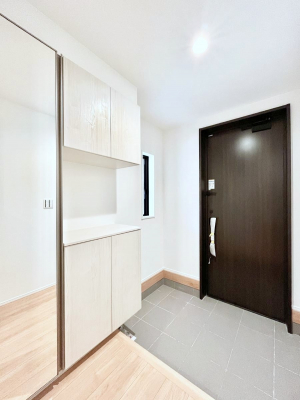 ���ց@�����`Entrance�`�@���ʔ��~���[�t�Ȃ̂ŁA���o�����O�̐g�����Ȃ݃`�F�b�N�Ɂ��􌺊ւ͂��q�l�����o�}�������ԍŏ��̏ꏊ�A�A���Ă��鎞�ɓ���ŏ��̏ꏊ�B����ȏꏊ�����炱���A���ǂ���ԂɁc��