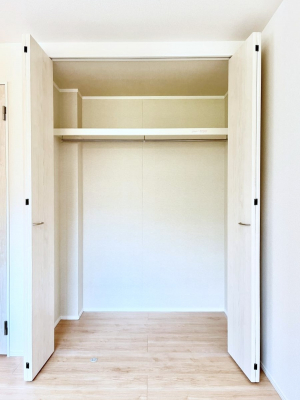 ���[�@�����`Closet�`�@�ǖʃN���[�[�b�g������΃^���X��u���K�v���Ȃ��A�o������̂Ȃ��X�b�L����Ԃ��ێ��ł��܂��B����ꂽ�X�y�[�X��L���Ɋ��p�ł������B�G�߂̈ߗނ��̕i�Ȃǂ����Ղ���[�o���܂��ˁ�