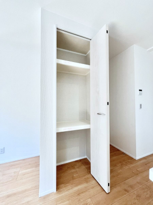 ���̑����ρ@�L�b�`���ɂ̓p���g���[�I�H�ނ̃X�g�b�N�͂������A���p�i�̎��[�Ȃǎg�����͂��낢��I