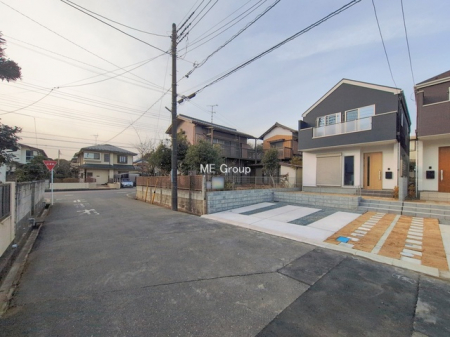 ���n�O�ώʐ^�@�`Exterior�`�@�ՐÂȏZ��n�Ŏq��ĉƑ��ɍœK�B�΂Ɍb�܂ꂽ�G���A�ł��U�������K�ŁA���R�ɕ�܂ꂽ���₩�ȕ�炵��������Z���ł��B�΂̏����������Ȃ���z�b�Ɖ߂��������B  