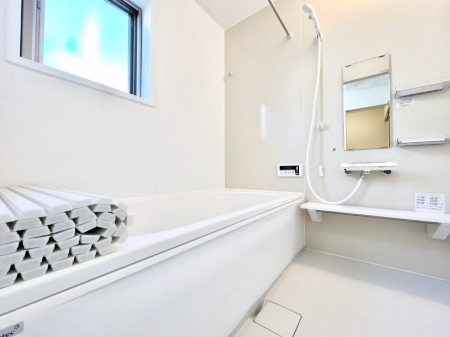 �����@�������Q�������`Bath Room�`�@���t���̃o�X���[���́A�̌������薾�邭�C�����̗ǂ���Ԃł��B�������邱�ƂŁA���C�����ǍD�B������芰����o�X���[���ŁA�����̃o�X�^�C�����y���݂ɂȂ肻���ł��B