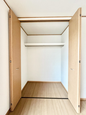 ���[�@�m���̃N���[�[�b�g�B���s��������̂Ō���̈ߗނ�����������܂�܂��B�@