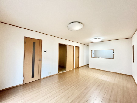 ���r���O�@���邢�z���������A�����̕��͋C�ɖ�������郊�r���O�E�_�C�j���O�B �@