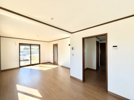 ���̑����ρ@�Ƒ��̏Ί炪���R�Ɛ��܂�Ă���A����ȕ��͋C�̃_�C�j���O�Ɏd�オ���Ă��܂��B