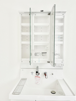 ���̑����ρ@�O�ʋ��̗��ɁA���ϕi��q���p�i�Ȃǂ����[�\�B���ʑ����������ƕۂ��܂��I