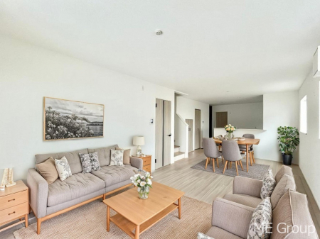 ���r���O�@�Ƒ��̘a�₩�ȉ�b���������Ă������B�J�����̂��郊�r���O�ł��B���Ƌ��CG�ł�  