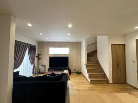 ���r���O�@�傫�ȑ����炽���Ղ�̗z���ƕ����������郊�r���O  �@