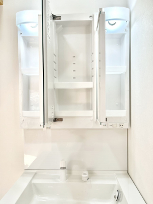 ���̑����ρ@�O�ʋ��̗��ɁA���ϕi��q���p�i�Ȃǂ����[�\�B���ʑ����������ƕۂ��܂��I