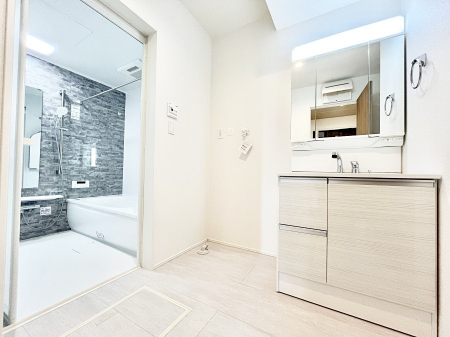 ���̑��@���ʏ��͂�Ƃ�̂���X�y�[�X�ŁA�g�x�x�������̃X�L���P�A���S�ɗ]�T�������Ăł������ł��B