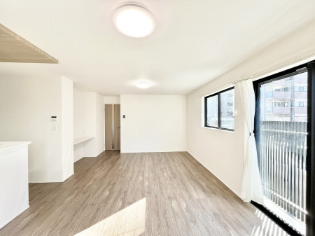 ���r���O�@�傫�ȑ����炽���Ղ�̗z���ƕ����������郊�r���O