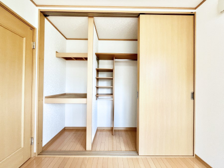 ���[�@�m���̃N���[�[�b�g�B���s��������̂Ō���̈ߗނ�����������܂�܂��B