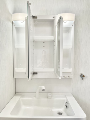 ���̑����ρ@�O�ʋ��̗��ɁA���ϕi��q���p�i�Ȃǂ����[�\�B���ʑ����������ƕۂ��܂��I