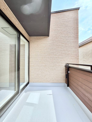 �o���R�j�[�@�����`Balcony�`  �o���R�j�[�͉������z���������݁A���z�c����󕨂��C�����悭�������Ƃ��ł��܂��B  �g���₷���J���I�ȃo���R�j�[�ł����z�����������Ղ�~�蒍���A�o���R�j�[�t���Z�܂��B  
