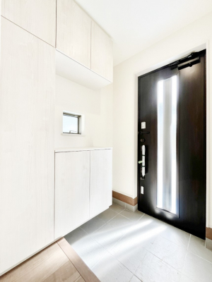 ���ց@������B�������`Entrance�`�@�Ƃ̒��ł��q�l���}����ŏ��̏ꏊ�ł��錺�ւ́A�Ƃ̈�ۂ��̂��̂ł��I�L�x�Ȍ��֎��[�ŁA����Y��ɕۂ��Ƃ��o���܂��􌺊ւɂ͂����Ղ���[�̉��ʔ��������I