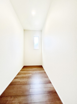 ���[�@������B�������`Pantry�`�@�L�b�`���Ɏ��[�X�y�[�X��ݒu�I�H�i���X�g�b�N�ł���֗��ȏꏊ�ł��B�L�b�`���͉Ƃ̒��ł����������ꏊ�B��펞�ɔ����Ă̔��H����~�X�y�[�X�Ƃ��Ă��g����̂��S�����ł��ˁB