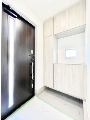 ���ց@������A�������`Entrance�`�@�Ƃ̒��ł��q�l���}����ŏ��̏ꏊ�ł��錺�ւ́A�Ƃ̈�ۂ��̂��̂ł��I�L�x�Ȍ��֎��[�ŁA����Y��ɕۂ��Ƃ��o���܂��􌺊ւɂ͂����Ղ���[�̉��ʔ��������I