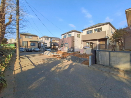 ���n�O�ώʐ^�@�`Exterior�`�@�O�ʓ��H�F�� 5m �����A�� 5m �����@�Z��n�ɂȂ��Ă���̂Ŏԗʂ����Ȃ��A�Â��ȗ��n�ł��B�q��Ċ����ǍD�ł������ӊ������킹�Ă��ē������Ē����܂��B